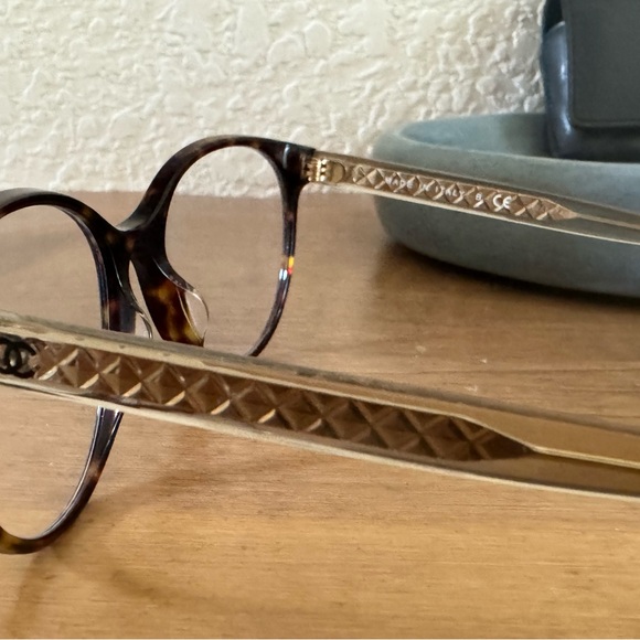 Chanel brown/tortoise prescription eyeglasses with golden accents - Picture 5 of 6